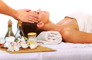 massage aux huiles pour rajeunir la peau